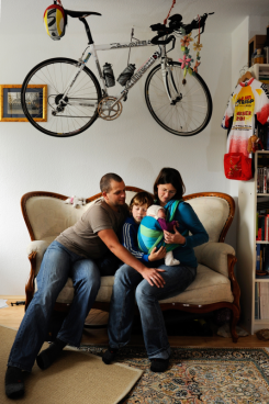 Familie mit Fahrrad. Foto: Helena Schätzle
