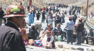 Bergwerkskooperativen blockieren Strassen  Foto: Los Tiempos 