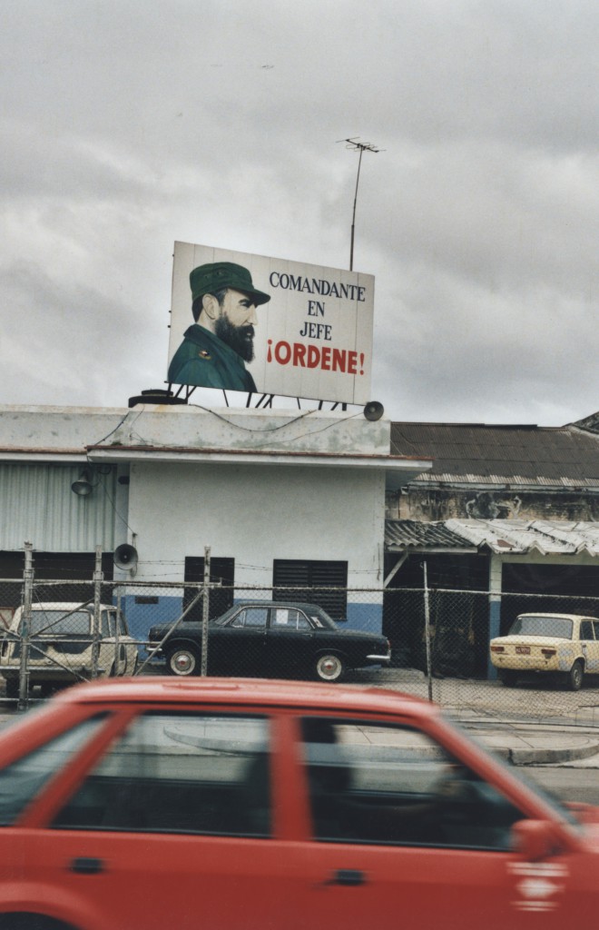 Oberbefehlshaber befehle! lautet der Schriftzug unter dem Bild eines jungen Fidel Castro .... 