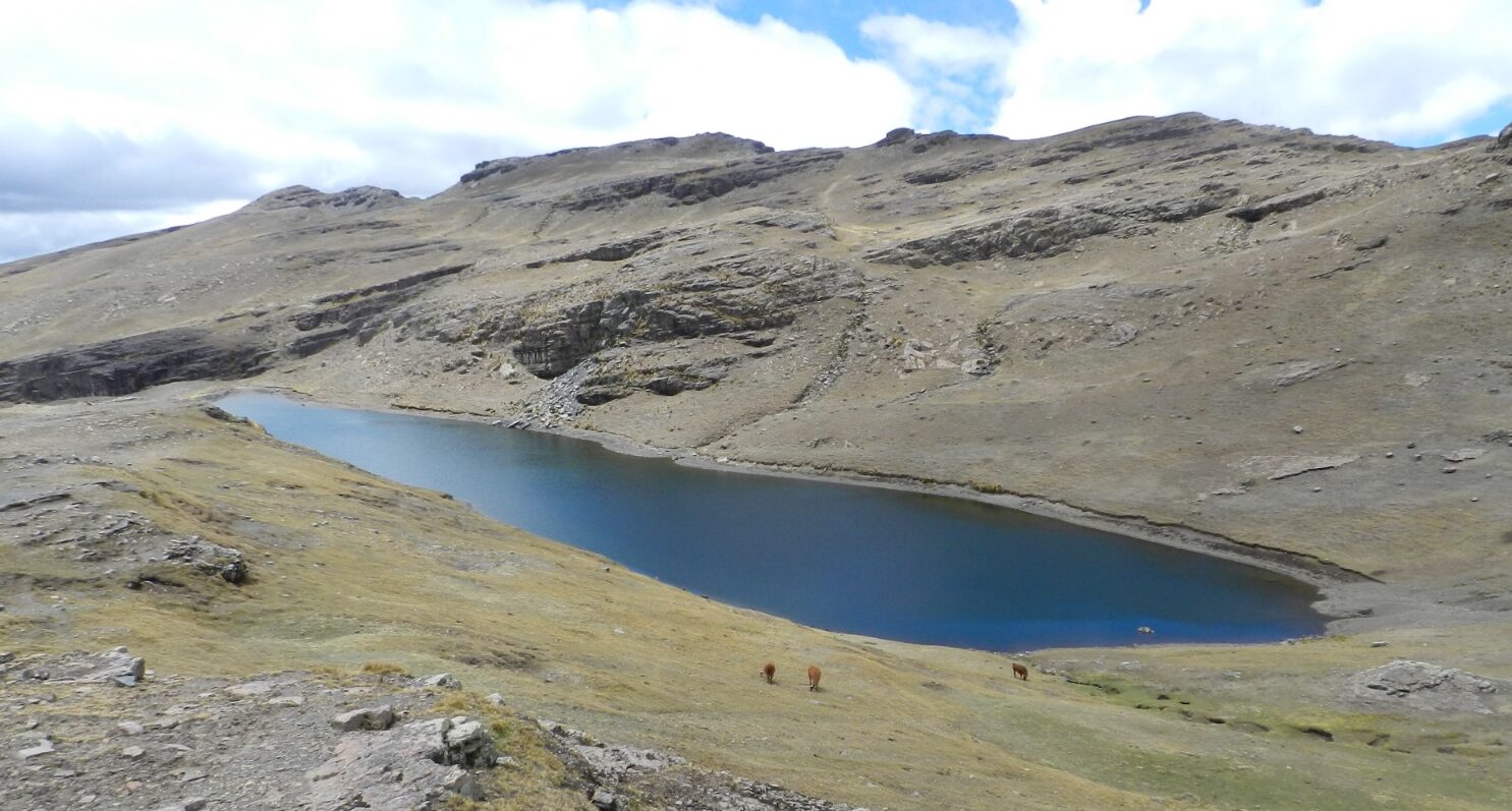 Mallku Q'ota, einer der drei "Seen des Kondors" im Norden Potosí, dessen Mineralien zu heftigen Konflikten geführt haben, und dessen Wasserreserven vom Bergbau bedroht sind, Foto: Jhony Herbas