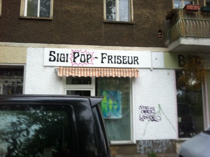 Friseursalon Sigi Pop, Boxhagener Straße.