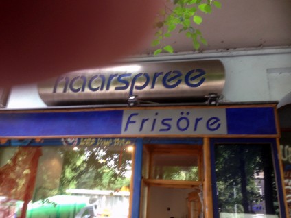 Friseursalon › Haarspree‹, Schlesische Straße in Berlin. Foto: Polyphem