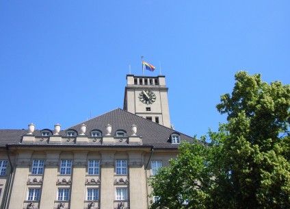 CSD-Fahne, Schöneberger Rathaus, Foto: Barbara Kalender