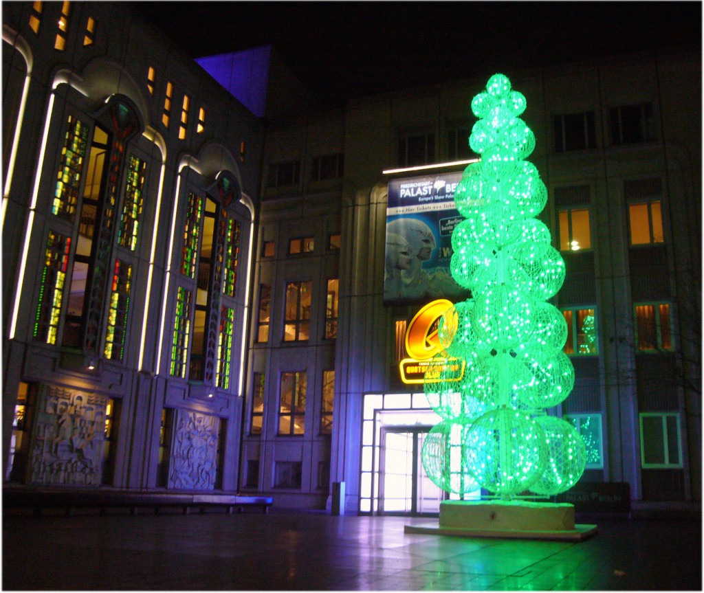 Weihnachtsbeleuchtung-2015-1, Friedrichstadt-Palast, Foto: Barbara Kalender