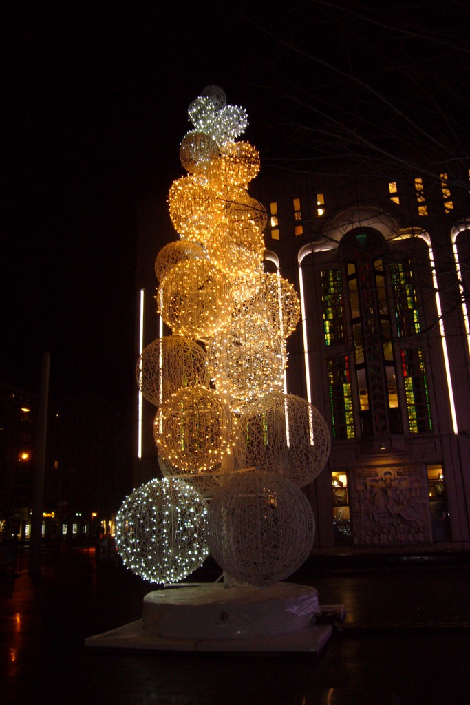 Weihnachtsbeleuchtung-2015-3, Friedrichstadt-Palast, Foto: Barbara Kalender