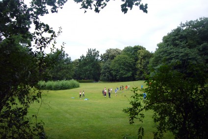 Fussballspiel, Gemischte Mannschaft im Wilmersdorfer Volkspark, Foto: Barbara Kalender