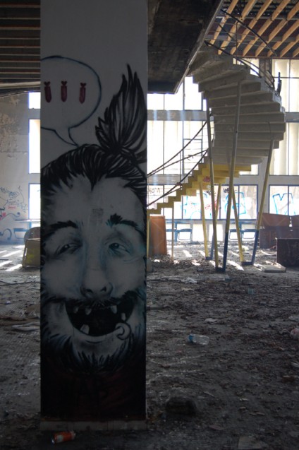 visage-et-bombes-en-pensées_NOPE_Toulouse-Resto-U