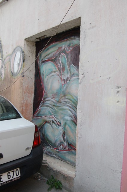 Parkplatz_gemalter_Mensch-Yogapose_Istanbul-Kadiköy